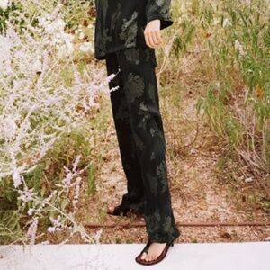 NWT - PRINTED PANTS - SUPER SOFT FABRIC - S